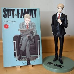 SpyxFamily Manga & Loid Anime figure bundle